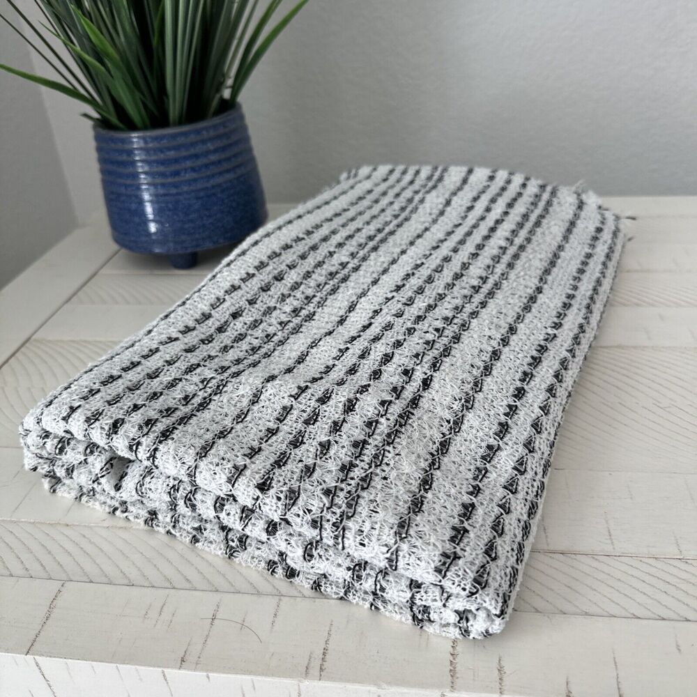 Knitted Black White Lightweight Stretch Quality Woven Fabric 77x 82 Over 2 Yards